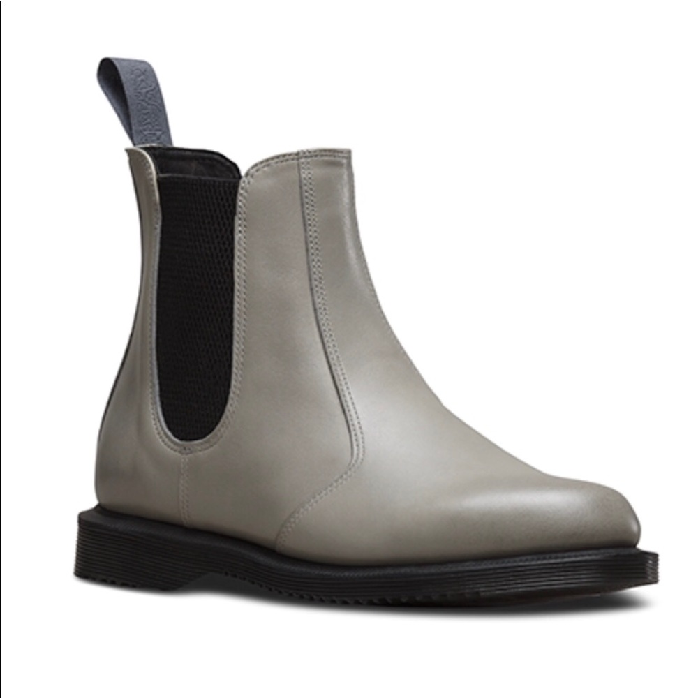 Flora Servo Lux Dr. Martens